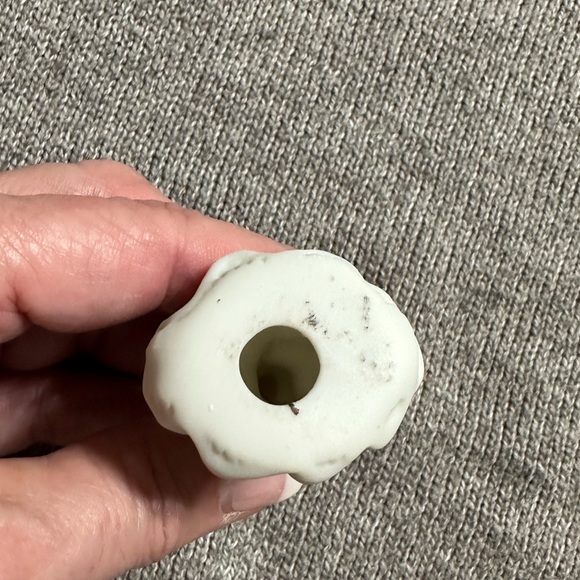 Vintage miniature bisque Flower of the Month figurine - Picture 4 of 4